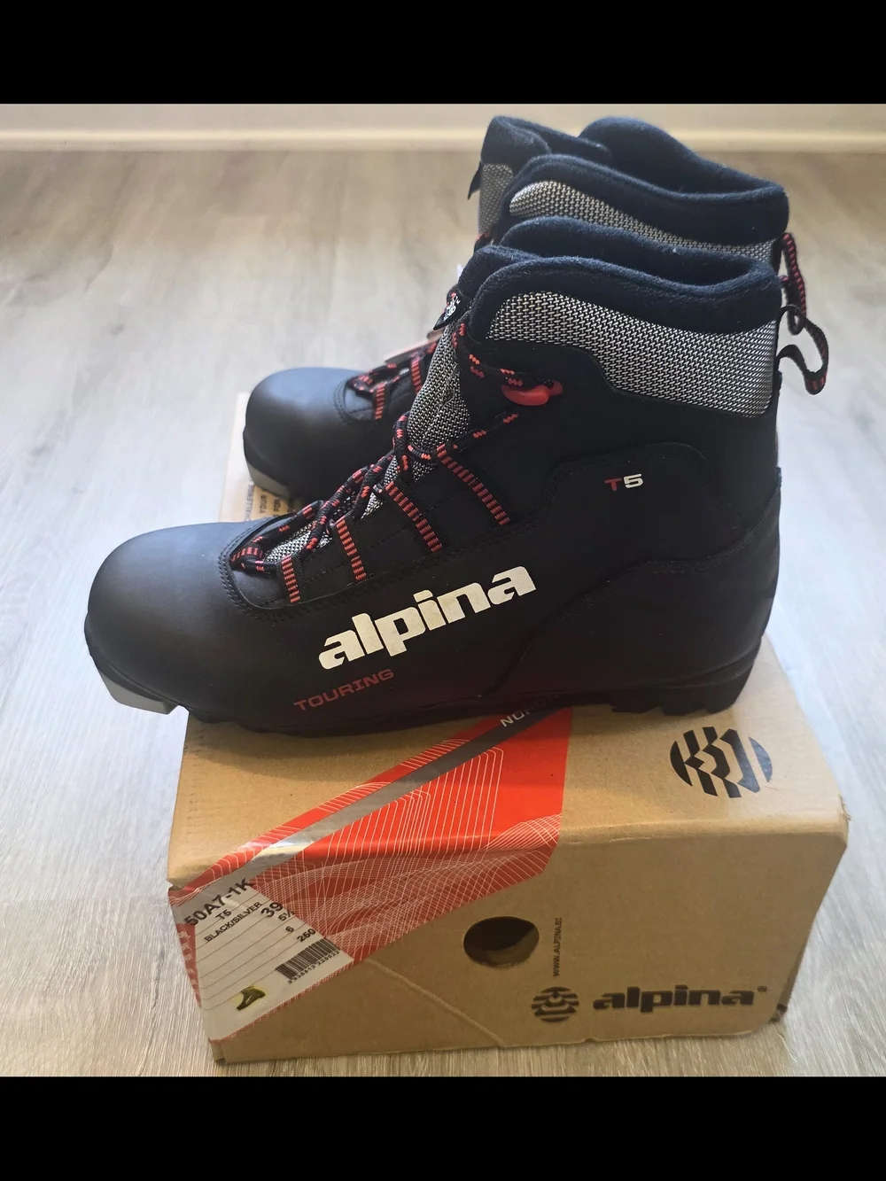 Alpina T5 Cross Country Ski Boots, Black/Red Mens 6.5- 7 Womens 8-8.5 NEW!